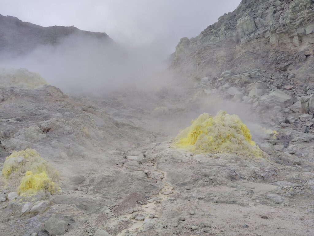 硫黄山