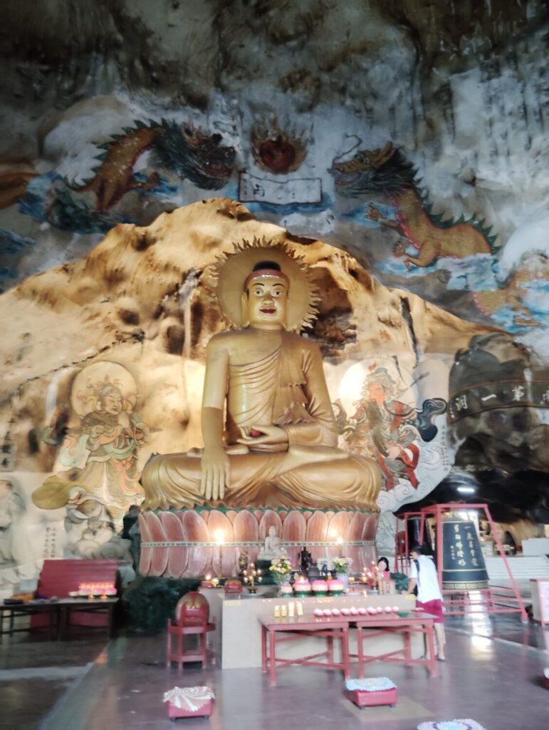 ペラトン洞窟寺院　Tokong Gua Perak